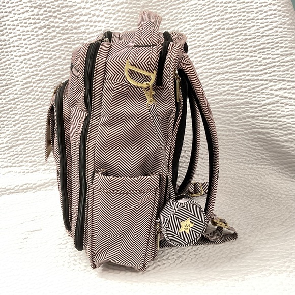 JuJuBe Be Right Back Chevron Patterned Queen of the Nile Diaper Bag Backpack - Picture 3 of 16